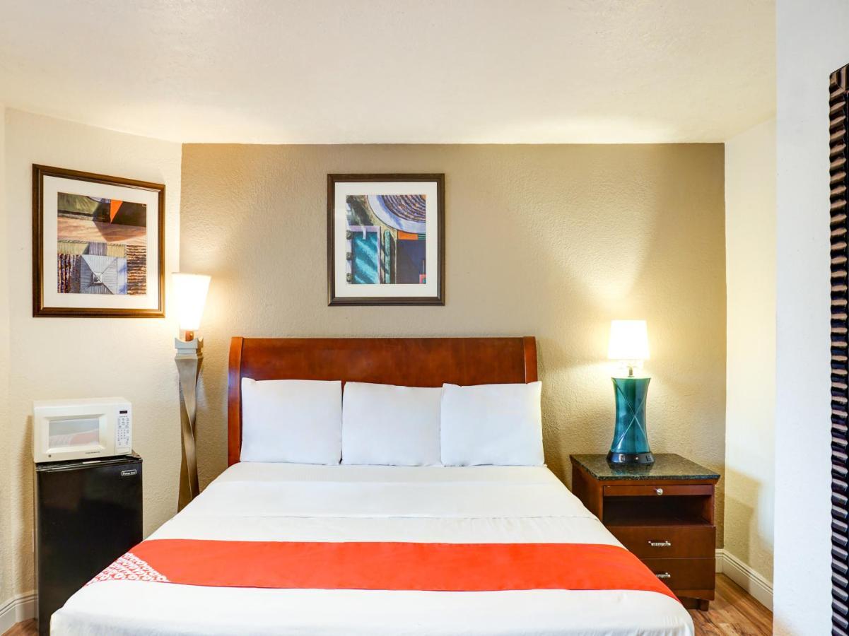 Oyo Hotel Austin Street 기딩스 외부 사진