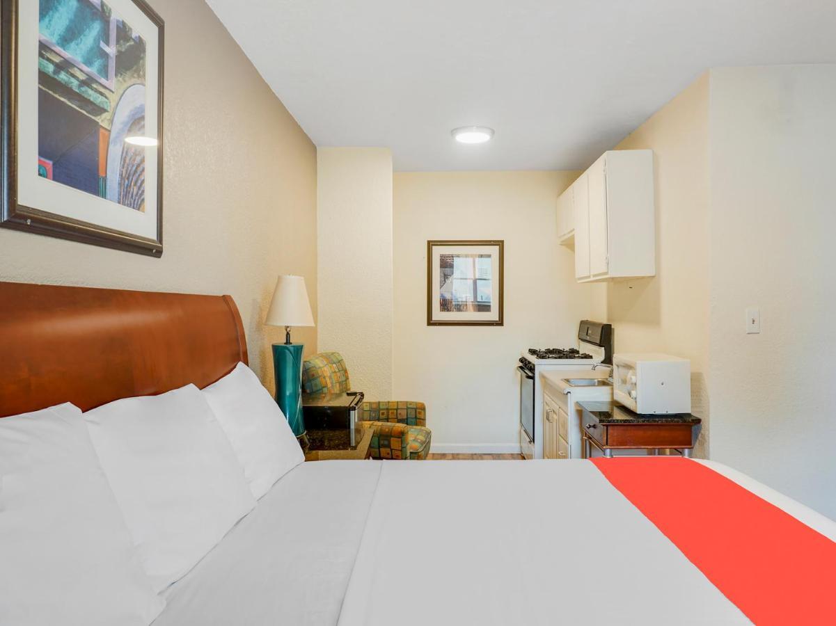 Oyo Hotel Austin Street 기딩스 외부 사진