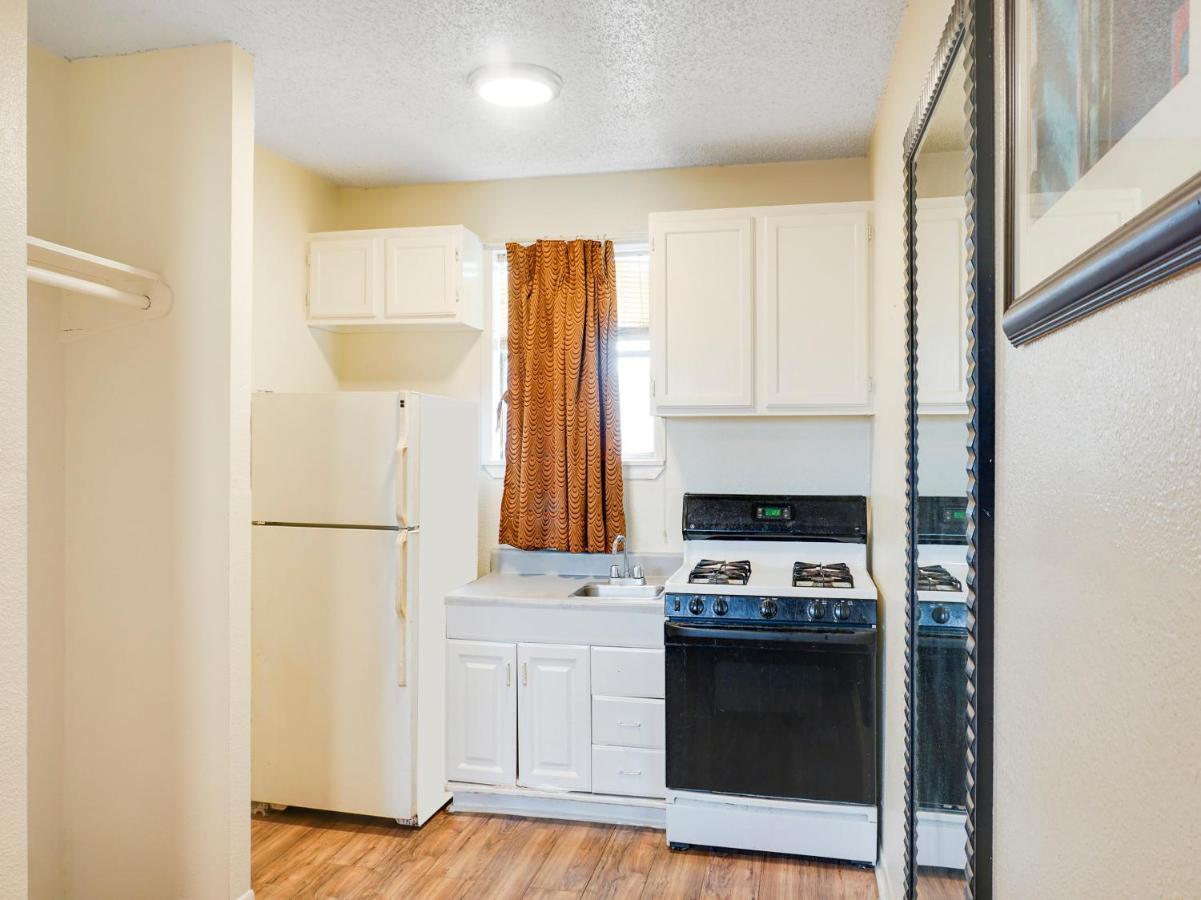 Oyo Hotel Austin Street 기딩스 외부 사진
