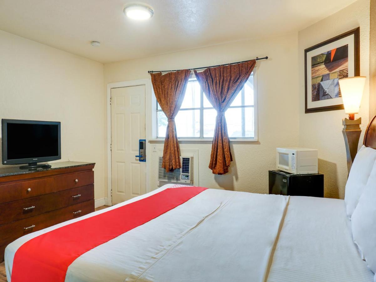 Oyo Hotel Austin Street 기딩스 외부 사진