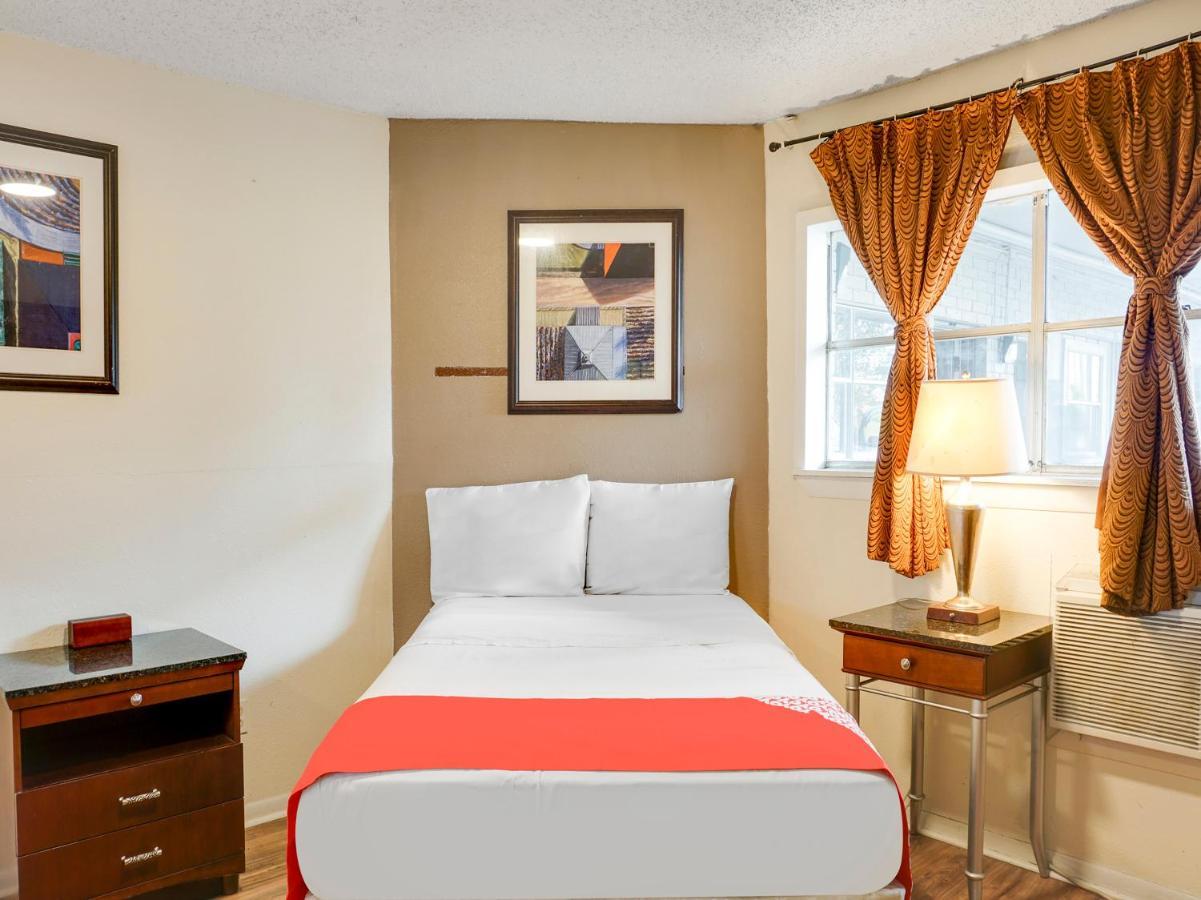 Oyo Hotel Austin Street 기딩스 외부 사진