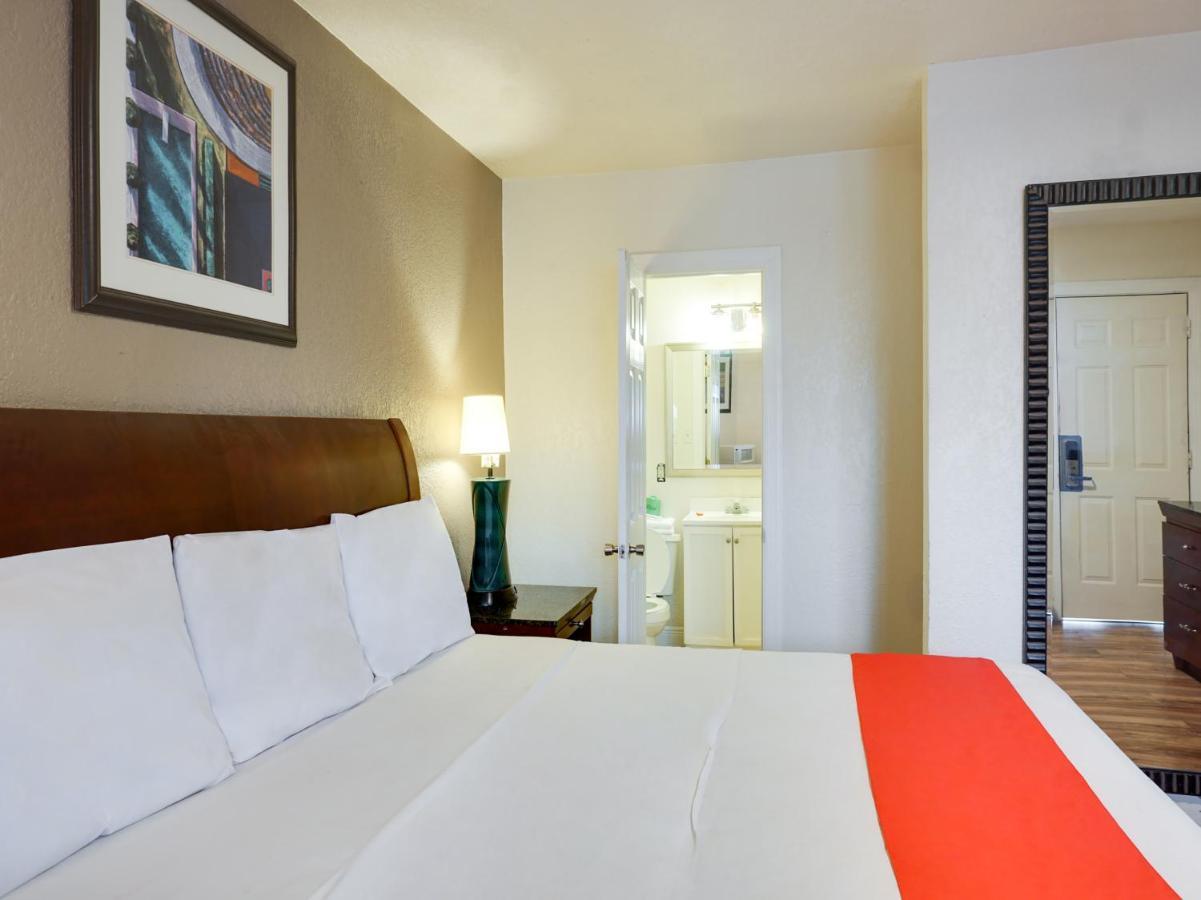 Oyo Hotel Austin Street 기딩스 외부 사진