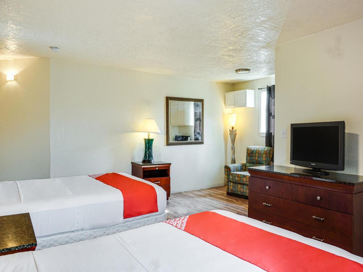 Oyo Hotel Austin Street 기딩스 외부 사진